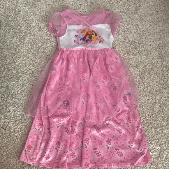 Disney Princes Nightgown size 6 EUC